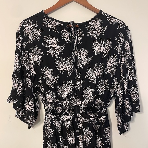 TOPSHOP Black and White Floral Cutout Mini Dress - Picture 5 of 9